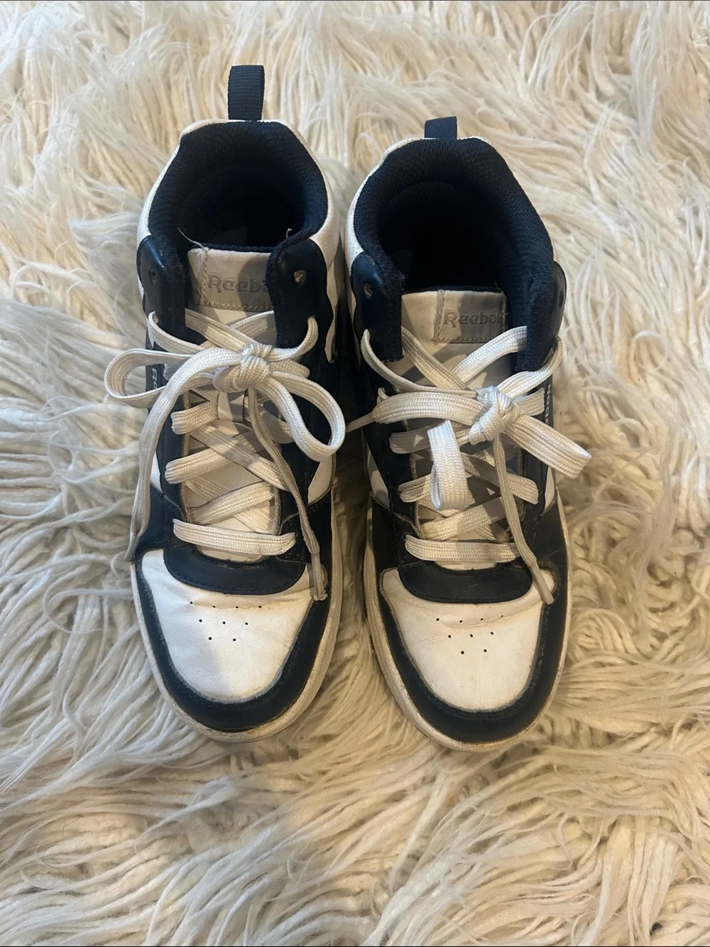 Reebok boys size 2 Kids Navy gray and White High-Top Sneakers retro style